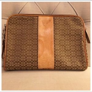 🔴SOLD🔴 Coach Signature C Toiletry Bag